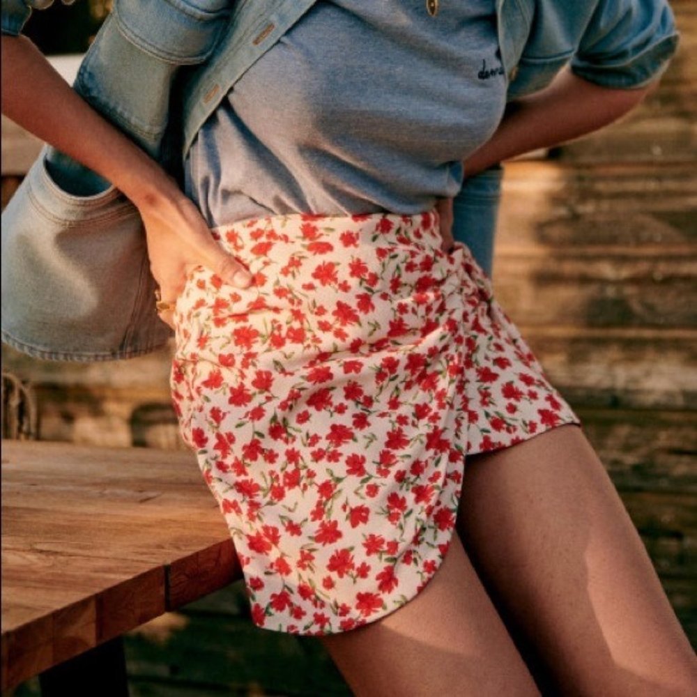 **SOLD** Sezane Pacome Skirt in Coral Flowers 34